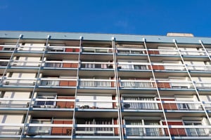 type-logement-social-batiment-ciel-bleu
