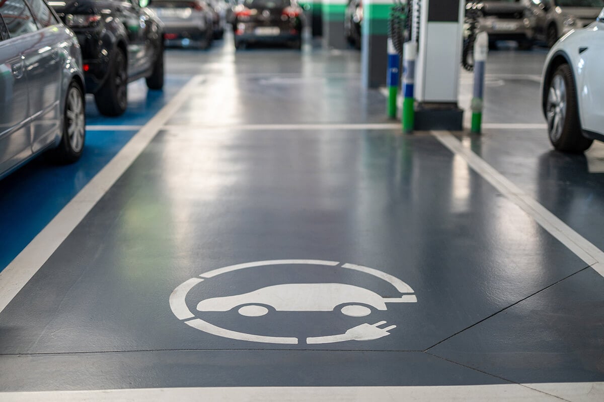 Voiture électrique HLM : obligation, avantages, aides